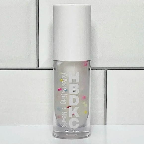 Kikiz Cosmetics HBDKC Hydrating Lipgloss - Picture 1 of 1